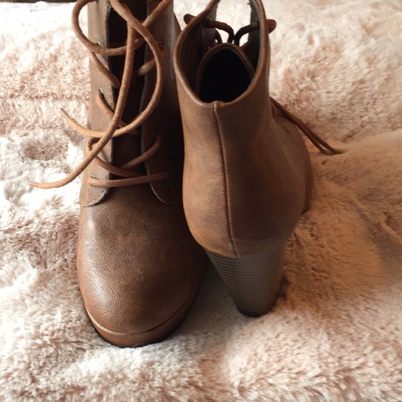 Candie’s Cognac Lace Up Platform Ankle Booties 8 - Picture 5 of 7